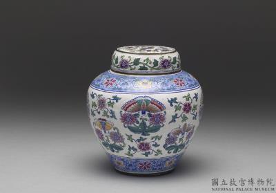 图片[2]-Gilt copper tea caddy in falangcai enamels with flowers and butterflies decor on a white ground, Qing dynasty, Yongzheng reign (1723-1735)-China Archive